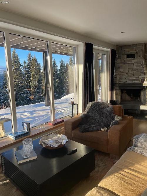 Ski in/out, öppen spis, utsikt