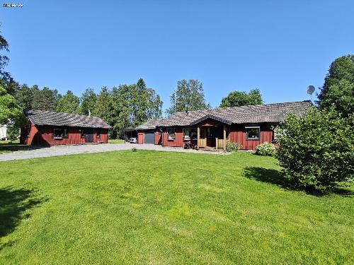 Rymlig villa i idyllisk by